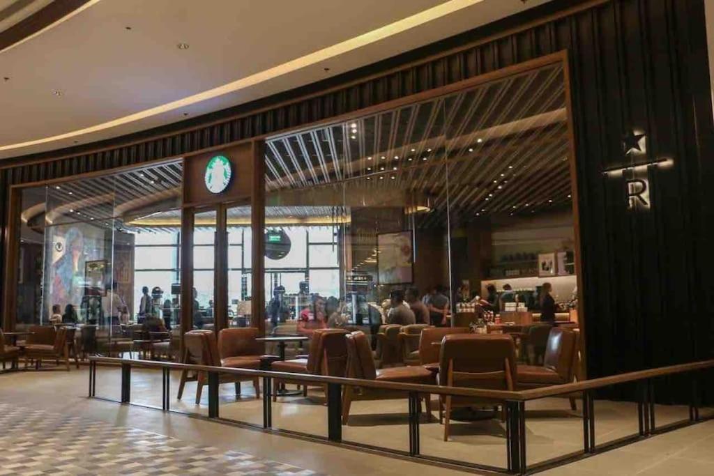 Apartment In Air Residences, Makati With Wifi, Netflix, Pool, Mall And More 마닐라 외부 사진