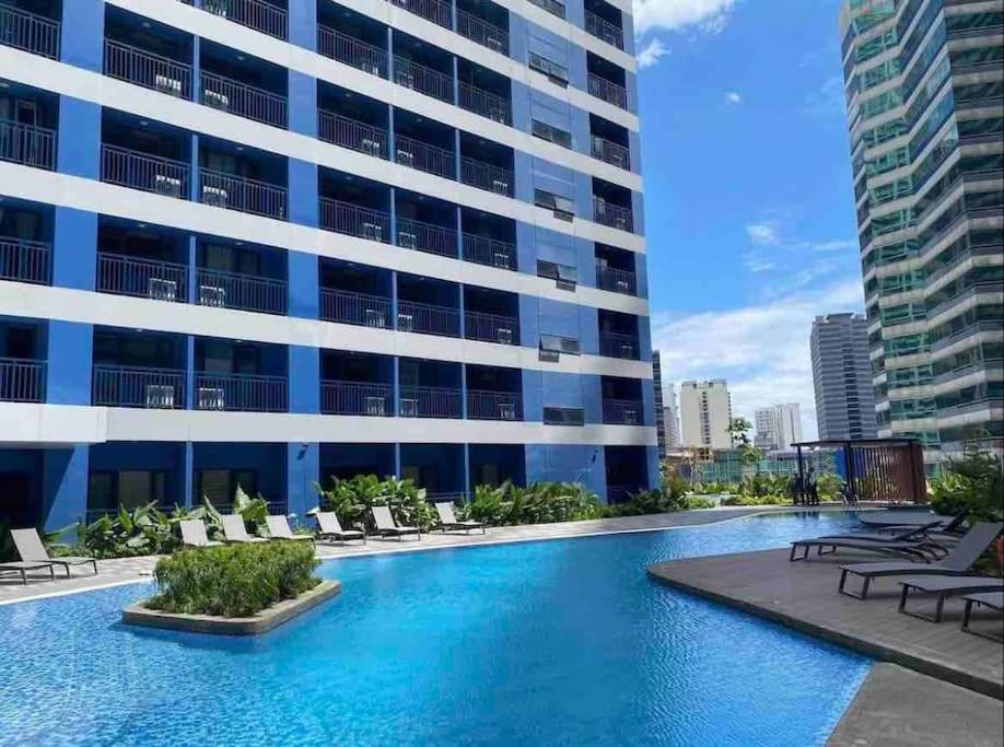 Apartment In Air Residences, Makati With Wifi, Netflix, Pool, Mall And More 마닐라 외부 사진