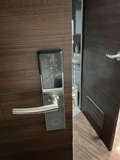 Apartment In Air Residences, Makati With Wifi, Netflix, Pool, Mall And More 마닐라 외부 사진
