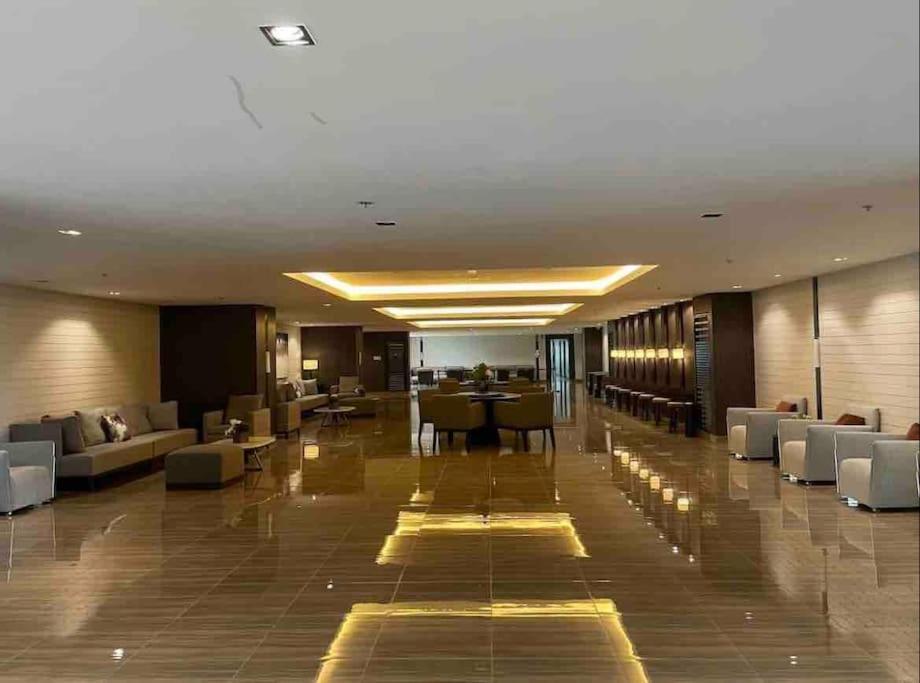 Apartment In Air Residences, Makati With Wifi, Netflix, Pool, Mall And More 마닐라 외부 사진
