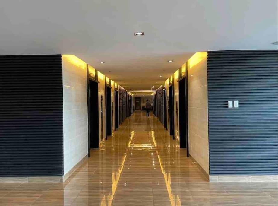 Apartment In Air Residences, Makati With Wifi, Netflix, Pool, Mall And More 마닐라 외부 사진