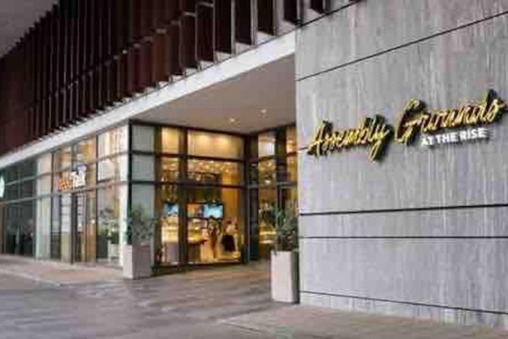 Apartment In Air Residences, Makati With Wifi, Netflix, Pool, Mall And More 마닐라 외부 사진