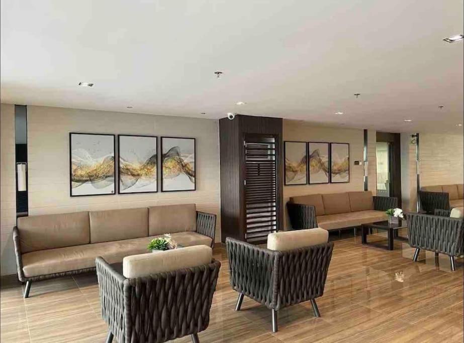 Apartment In Air Residences, Makati With Wifi, Netflix, Pool, Mall And More 마닐라 외부 사진