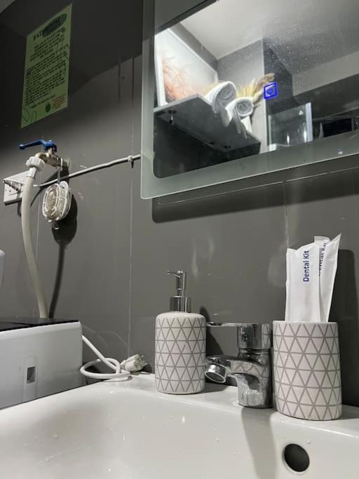 Apartment In Air Residences, Makati With Wifi, Netflix, Pool, Mall And More 마닐라 외부 사진