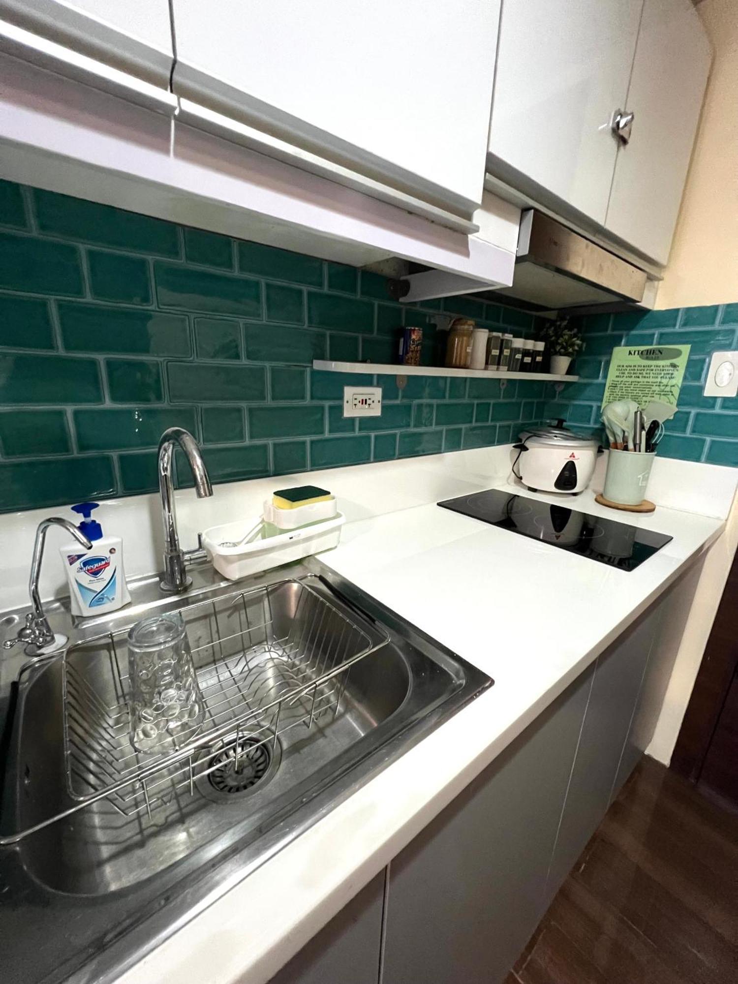 Apartment In Air Residences, Makati With Wifi, Netflix, Pool, Mall And More 마닐라 외부 사진
